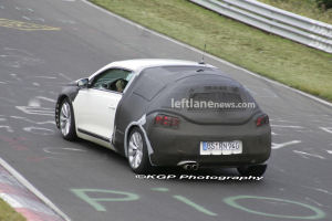 
L'esthtique extrieure et le traitement des surfaces latrales du coup Volkswagen Scirocco est trs proche de celle du concept-car Volkswgane Iroc. Contrairement  la plupart d'autres coups modernes, y compris Volkswagen avec la dernire Passat CC, ce coup Scirocco ne comporte par de plis latral pour dynamiser sa ligne, mais se base sur une silhouette unique.
 